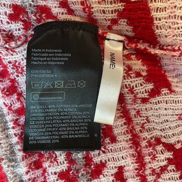 H&M girls red and white sweater. Size 6-8 - Picture 6 of 8